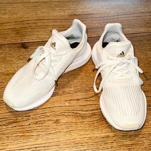 Adidas Women’s Swift Run Sneakers Size 7, White